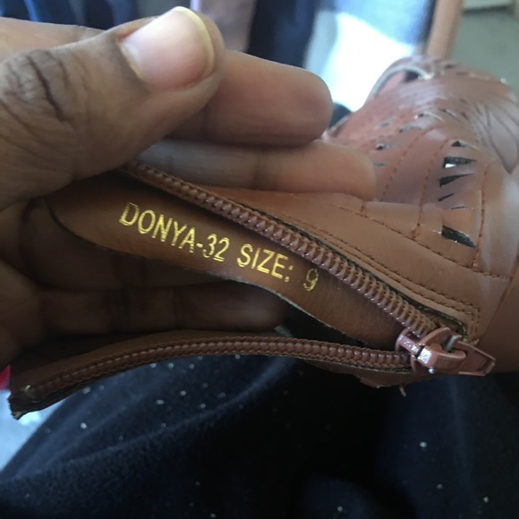 🚨 5/$20 Adorable lace up wedge sandal booties - Picture 9 of 10